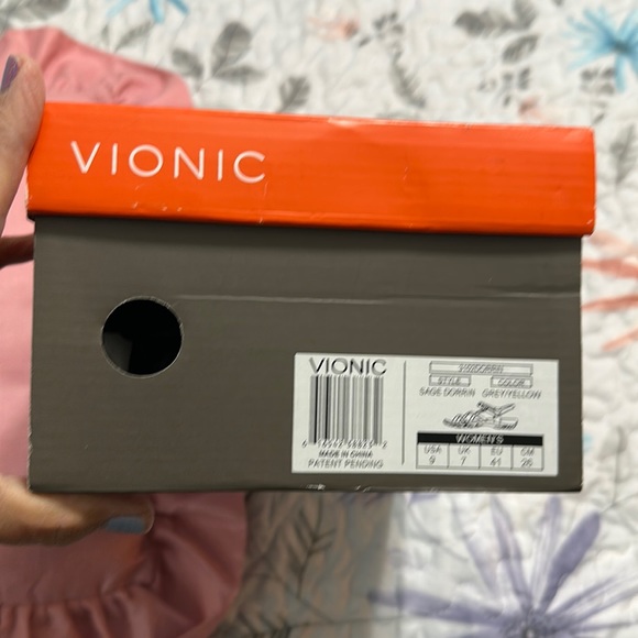 Vionic Sage Dorrin style sandals, color Grey/yellow, size 9, worn twice - Picture 3 of 3